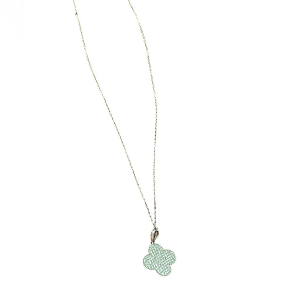 Elegant silver Clover Pendant Necklace - Picture 7 of 7